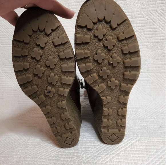 Cloudwalkers by Avenue brown booties. Women's size 10W. - Picture 8 of 14